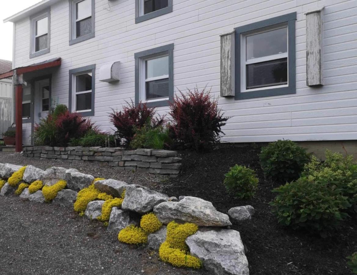 Le Vieux Poulailler Edifice Patrimonial New-Richmond Gaspesie Hotel New Richmond Exterior photo